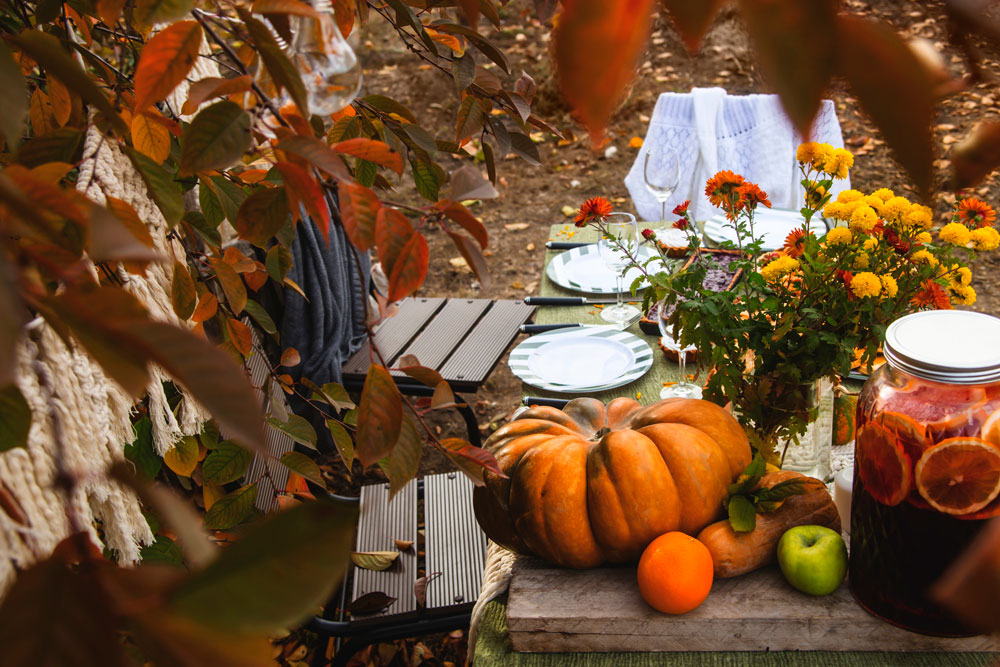 Outside table set up for Thanksgiving